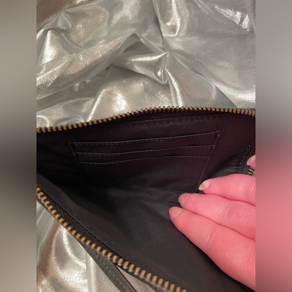 ⭐️ Fossil Wristlet ⭐️ Chocolate Brown ⭐️ EUC - Picture 2 of 6